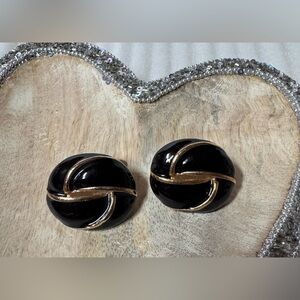 Vintage MUSI Signed Shoe Clips Black
Enamel Gold Tone Open Circle